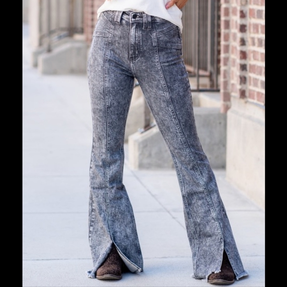 KanCan Gray Flare Jeans Size 7/27 Front Slit Flare Leg Excellent Condition
